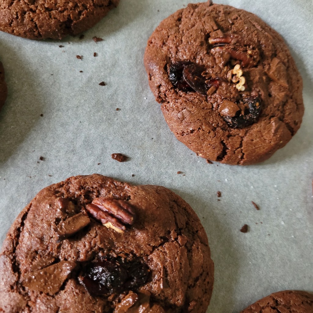vegan cranberry and pecan cookies