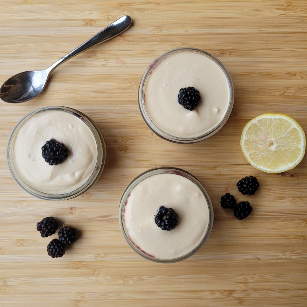 a Birds Eye view of the vegan ginger and bramble cheese cakes