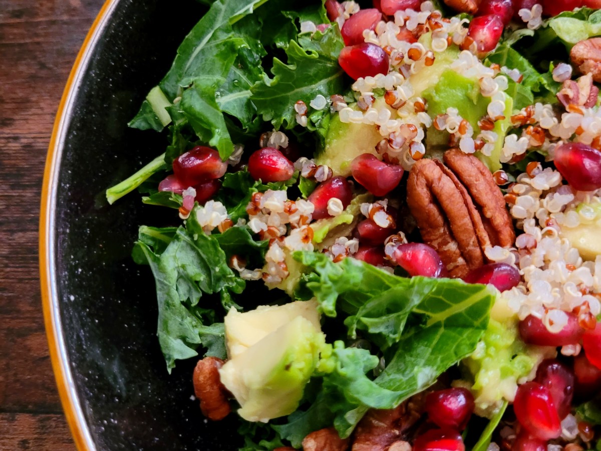 Summer salad with pomegranate and&nbsp;pecans